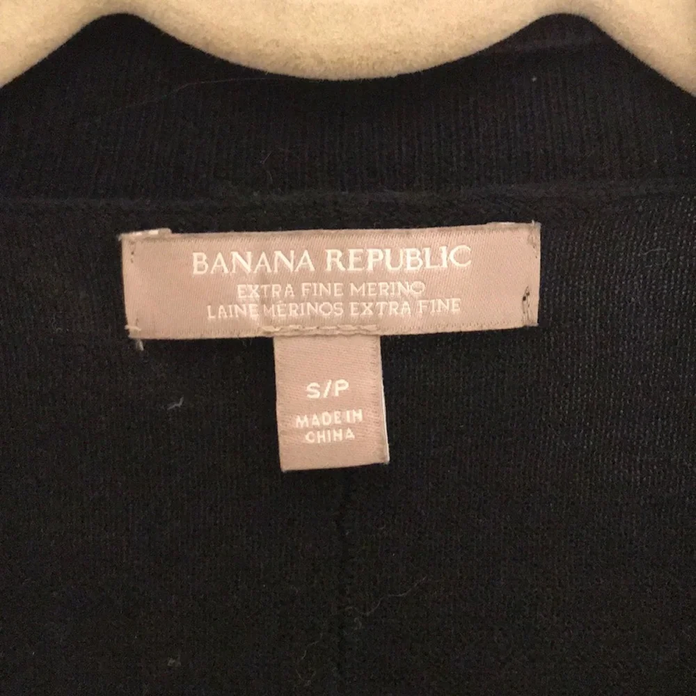 Banana Republic Black Open-Front Cropped Cardigan - Picture 3 of 4